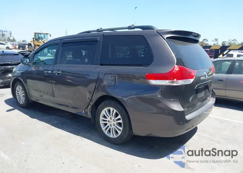 2011 Toyota Sienna Xle V6 z USA, uszkodzony, nr VIN 5TDYK3DC3BS066089